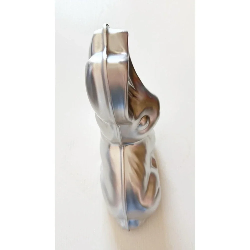 Wilton Vintage 1974 Easter Bunny Rabbit Aluminum Cake Pan - Picture 8 of 8